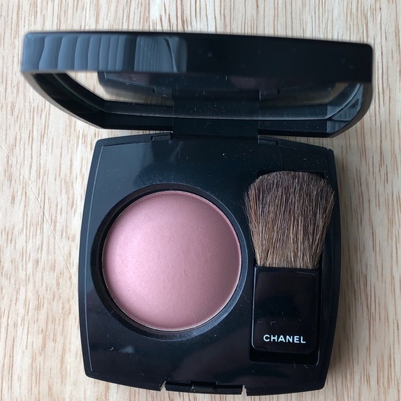 CHANEL Other - Chanel blush in Rose Ecrin (68)